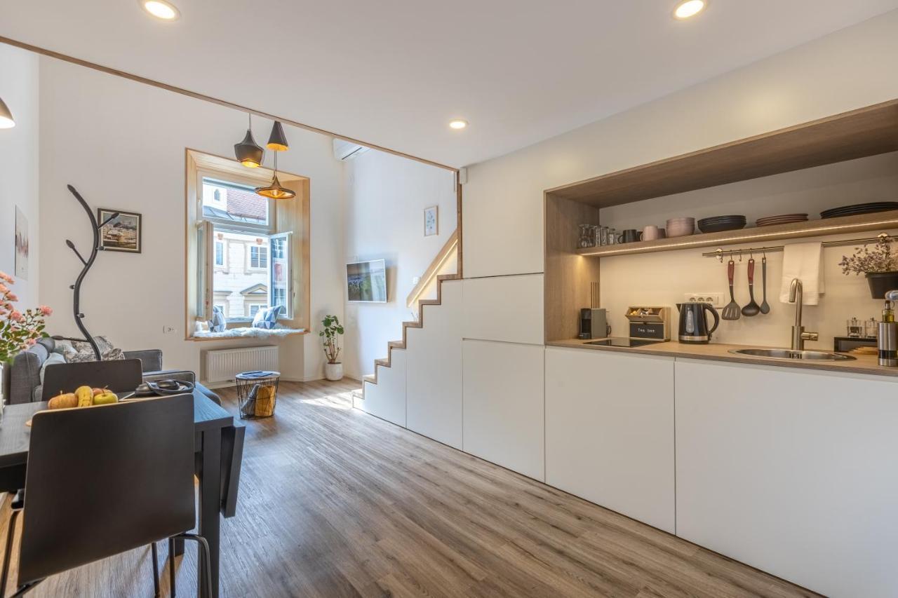 Old Quarter Apartman *